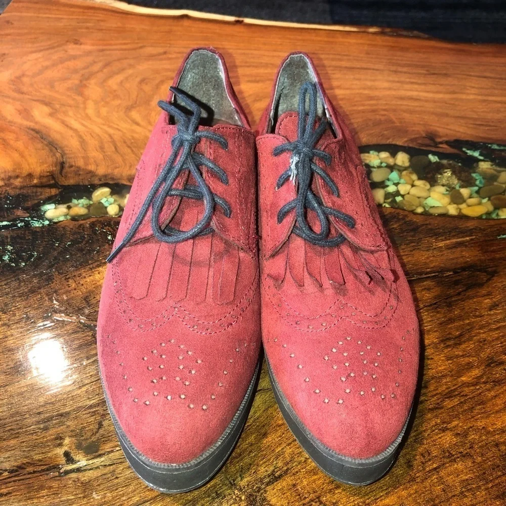 Divided 1 inch creeper oxfords in burgundy.